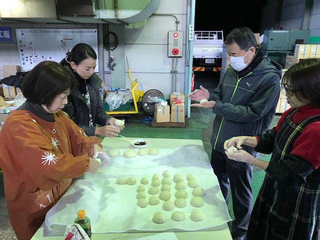 餅まるめる